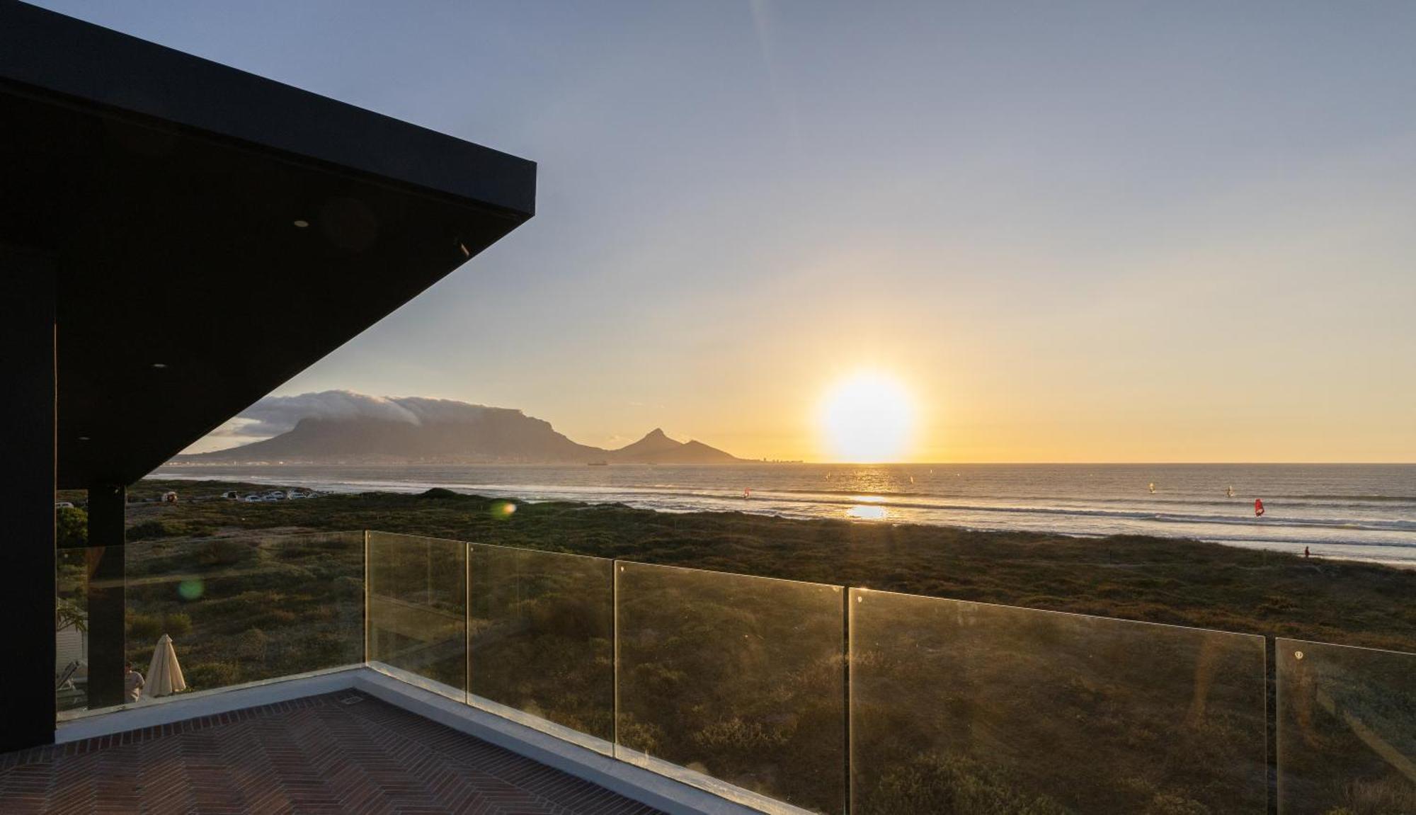 Ocean 9 - Sunset Beachfront Residency Kapstaden Exteriör bild